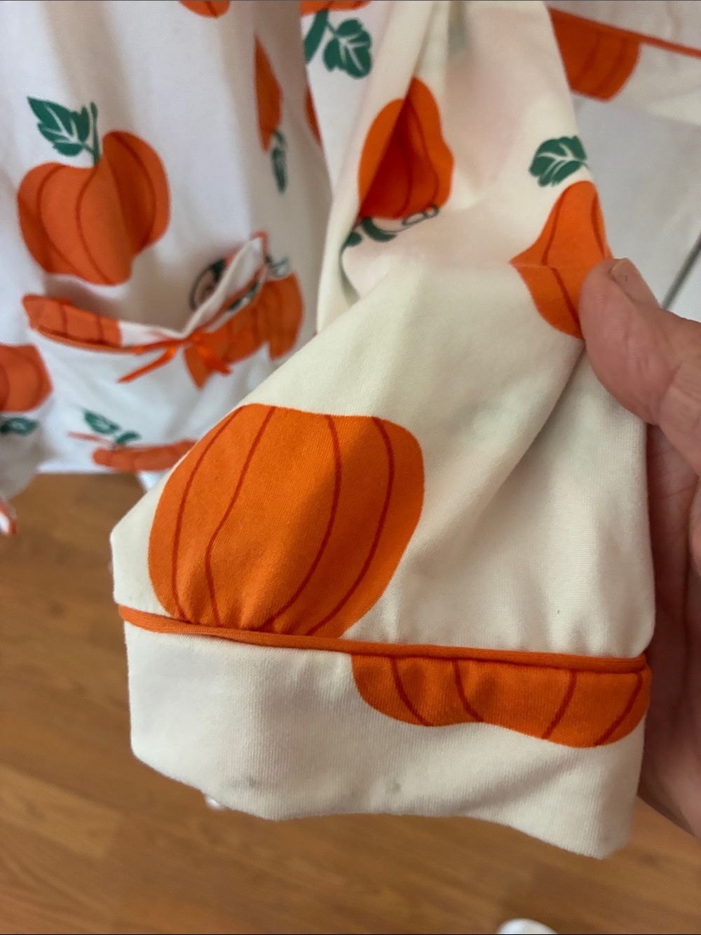 Tahari pumpkin pajama set NWOT - Picture 3 of 8